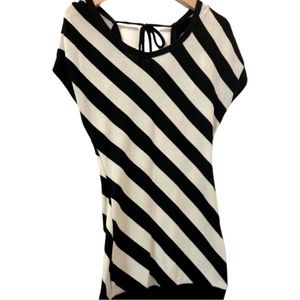 Timing: Women’s black and white tunic top. Stripe